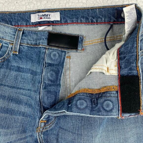 Tommy Hilfiger Women’s Adaptive Relaxed Magnetic Jeans Blue Denim, Size 33Wx32L - Picture 6 of 9